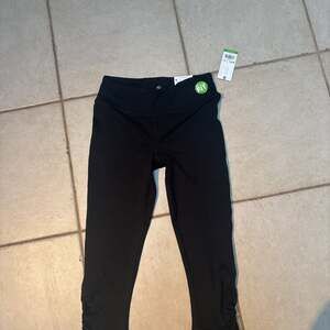 Gaiam Om Yoga Capri Leggings Black Size M, NWT